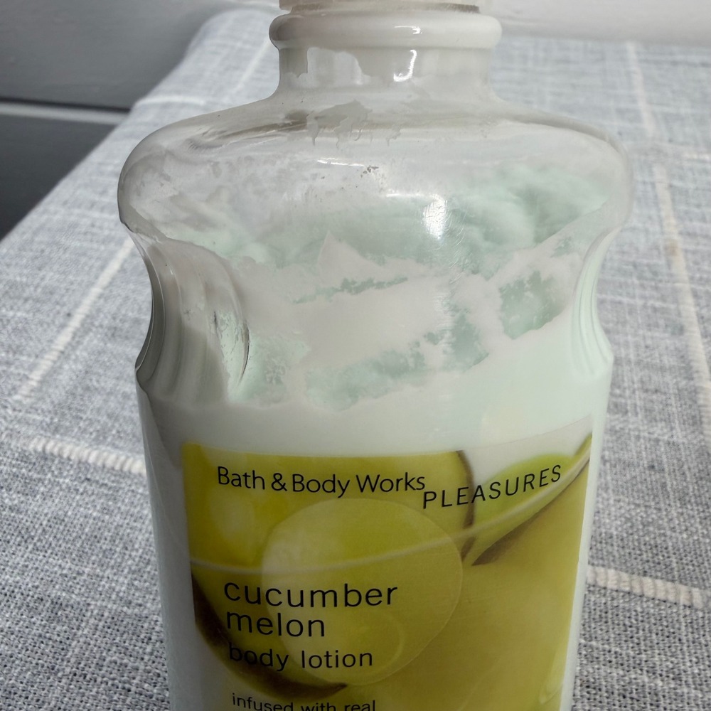 VTG Bath & Body Works Pleasures Cucumber Melon Body Lotion 8oz Original 80% Full - Picture 6 of 8